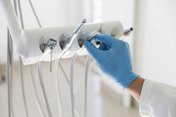Professional Tooth Extraction technician working in Delcambre, LA
